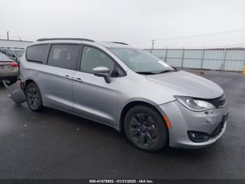  Salvage Chrysler Pacifica