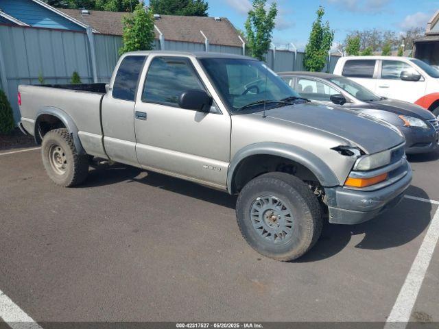  Salvage Chevrolet S-10