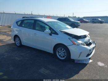  Salvage Toyota Prius v