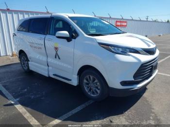  Salvage Toyota Sienna