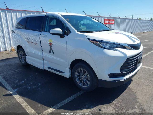 Salvage Toyota Sienna