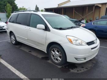  Salvage Toyota Sienna