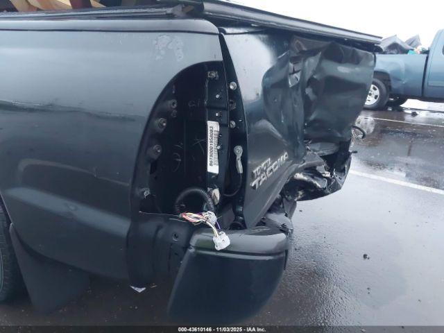 Toyota Tacoma Image 15