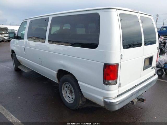 Ford E-150 Image 6