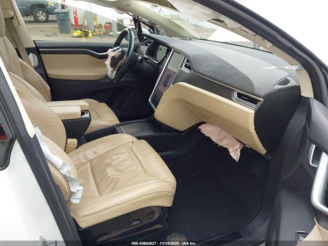 Tesla Model X Image 4