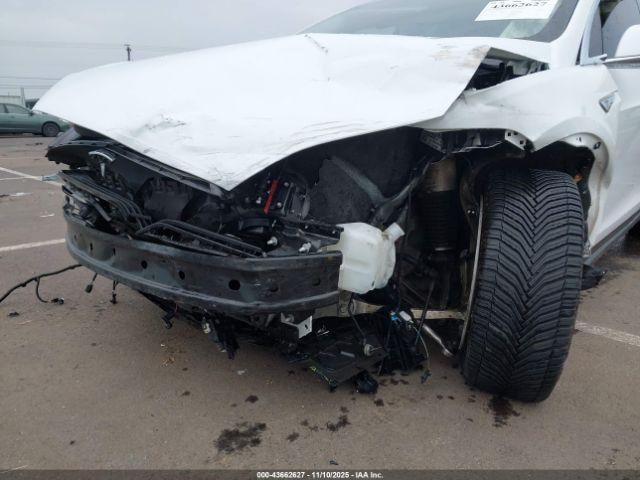 Tesla Model X Image 16