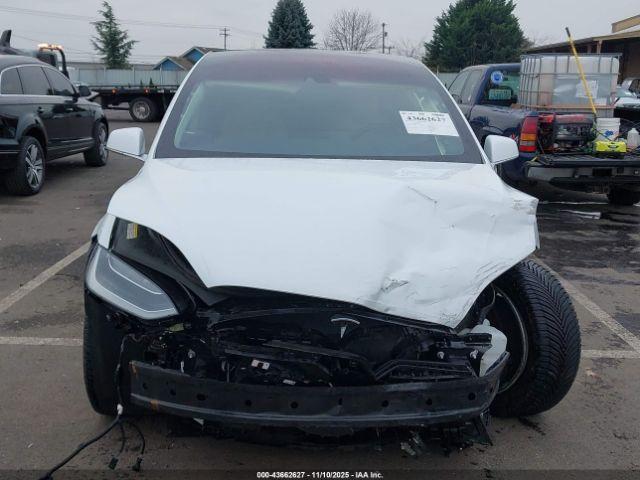 Tesla Model X Image 10