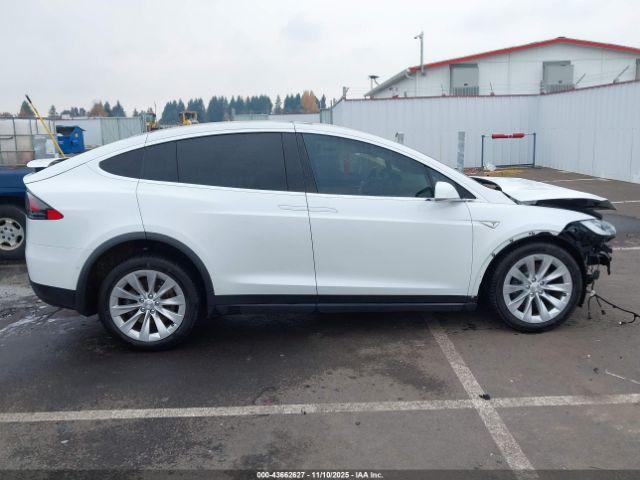 Tesla Model X Image 12