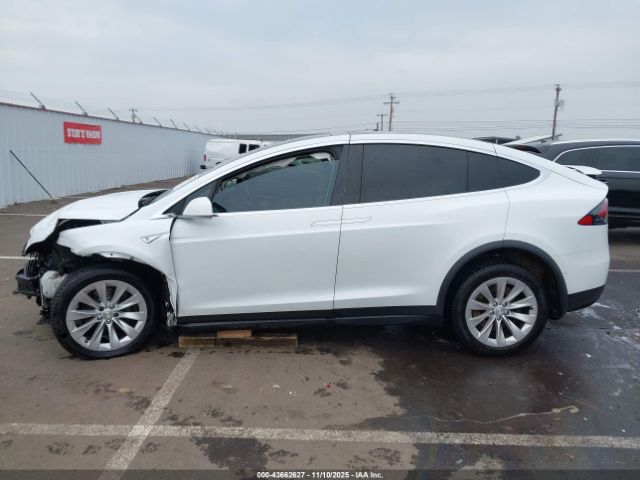 Tesla Model X Image 11