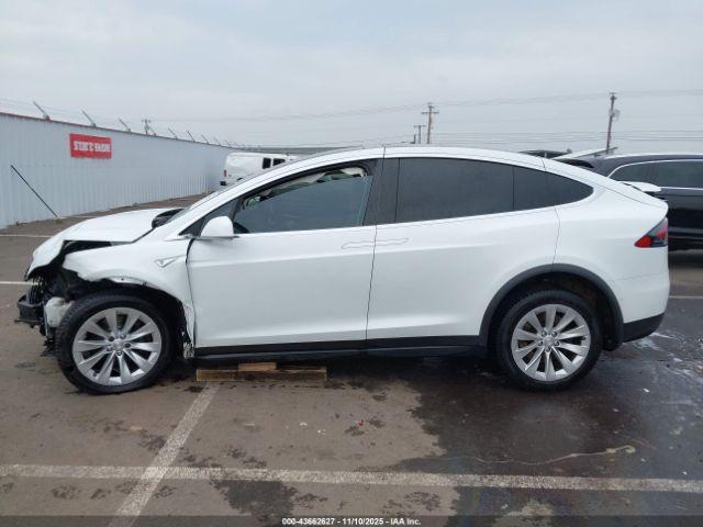 Tesla Model X Image 11