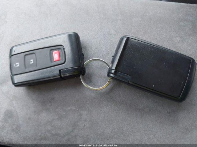 Toyota Prius Standard Image 2