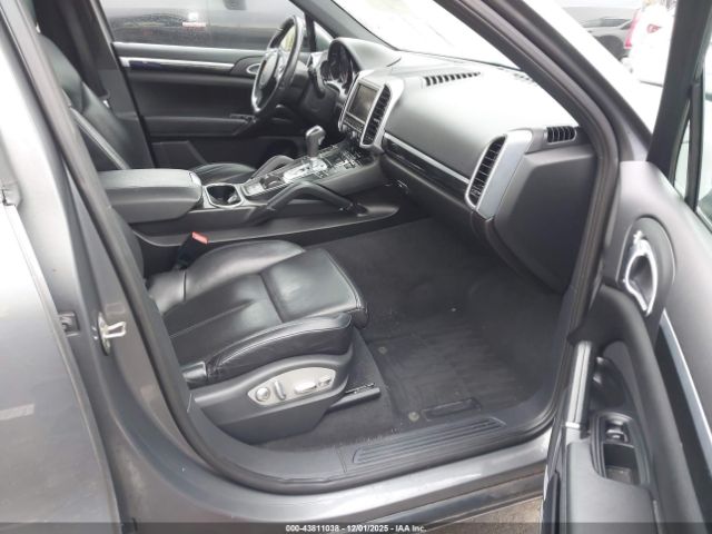 Porsche Cayenne Image 8