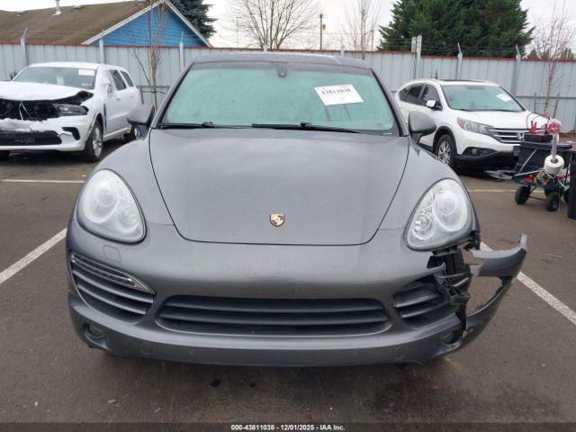 Porsche Cayenne Image 2