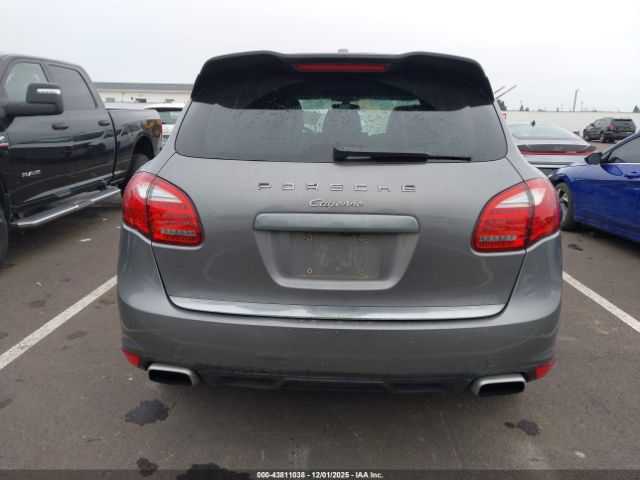 Porsche Cayenne Image 3