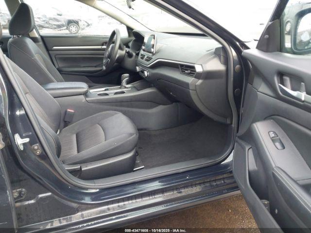 Nissan Altima Sv Fwd Image 16