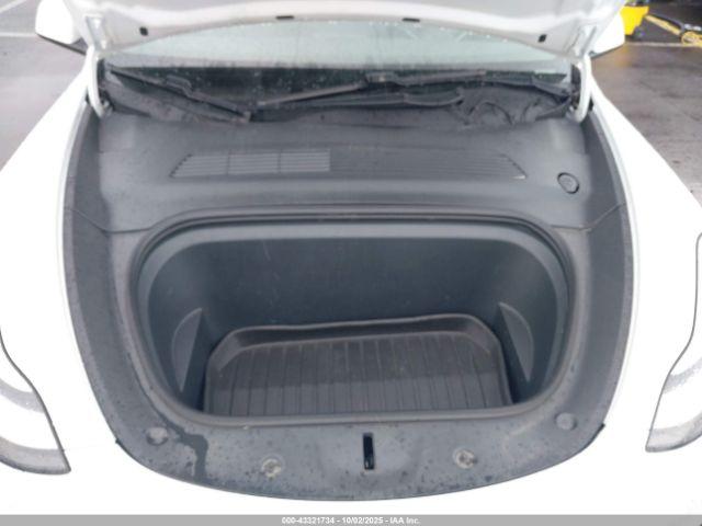 Tesla Model Y Long Range Dual Motor All-wheel Drive Image 14