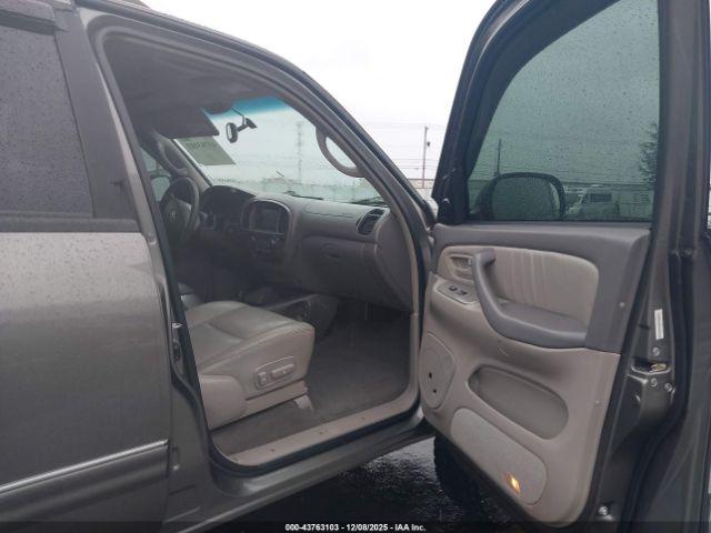 Toyota Sequoia Limited V8 Image 5