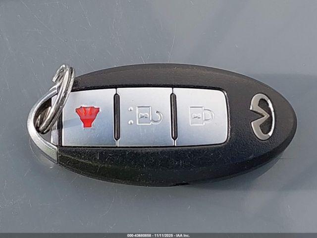 INFINITI Ex Journey Image 9