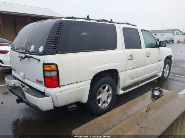 GMC Yukon Denali Image 7