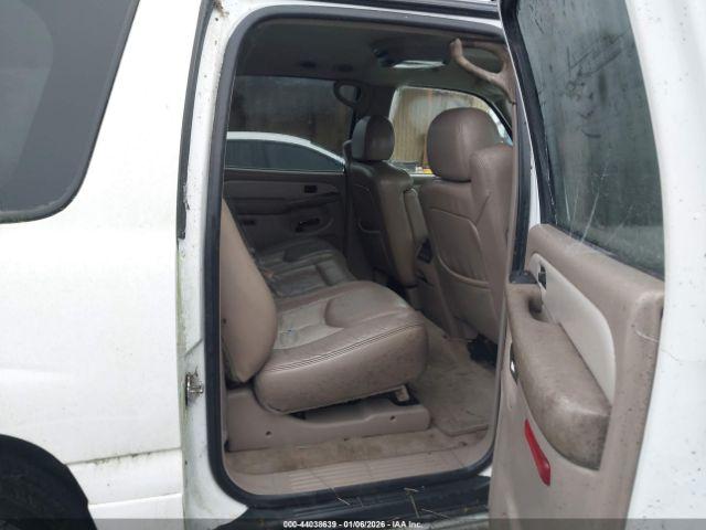 GMC Yukon Denali Image 6