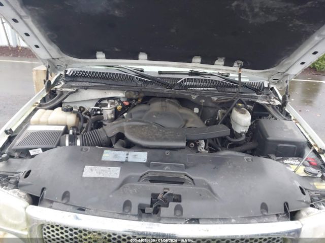 GMC Yukon Denali Image 2