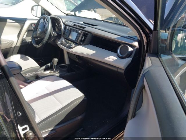 Toyota RAV4 Xle Image 6