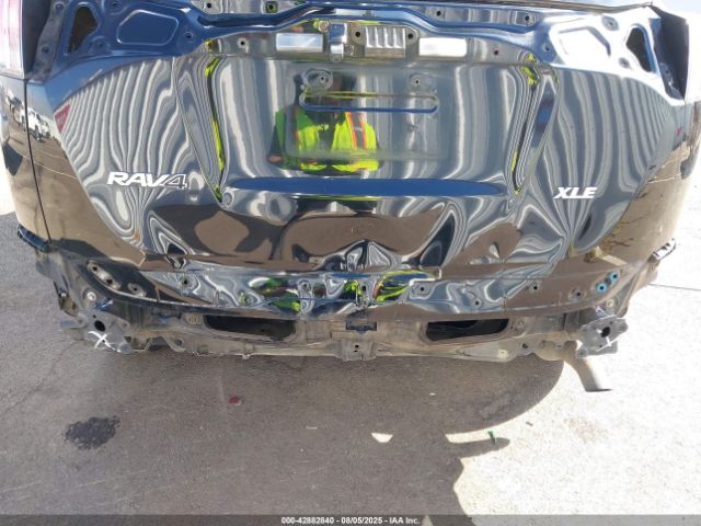 Toyota RAV4 Xle Image 16