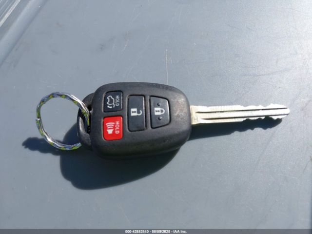 Toyota RAV4 Xle Image 2