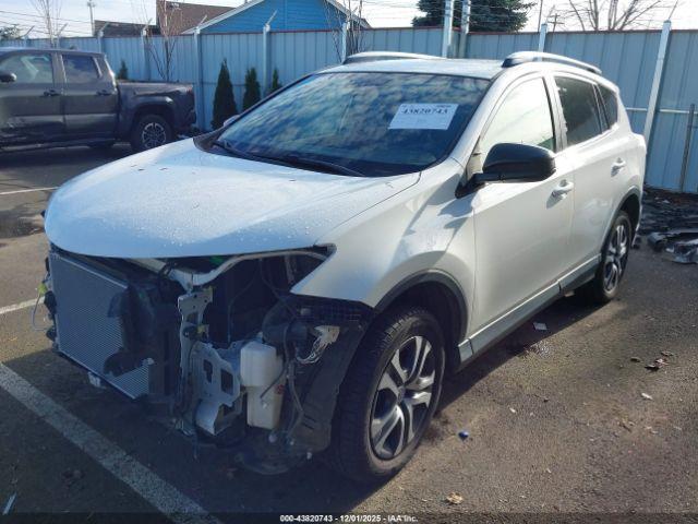 Toyota RAV4 Le Image 8