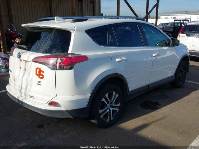 Toyota RAV4 Le Image 11