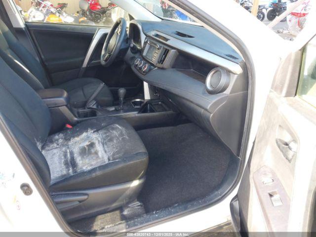 Toyota RAV4 Le Image 3