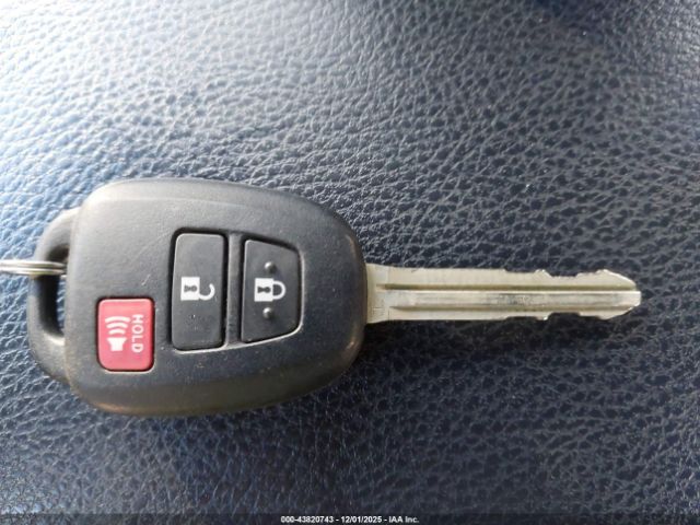 Toyota RAV4 Le Image 12