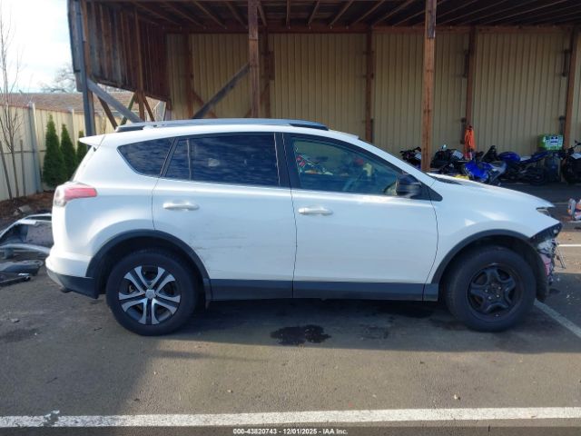 Toyota RAV4 Le Image 16