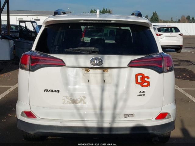 Toyota RAV4 Le Image 4