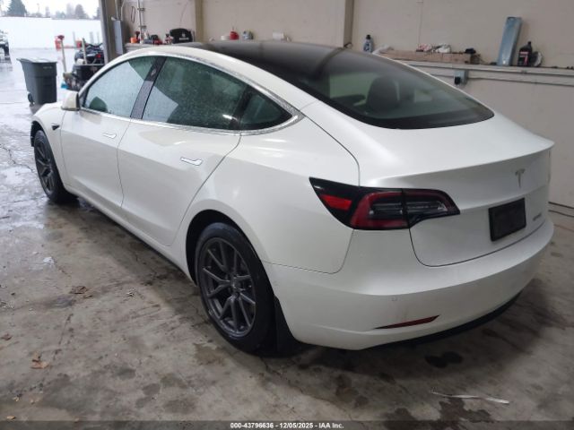 Tesla Model 3 Image 10
