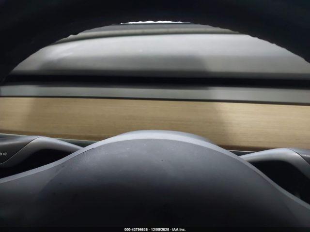 Tesla Model 3 Image 15