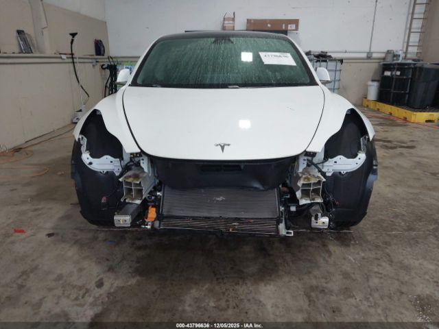 Tesla Model 3 Image 12